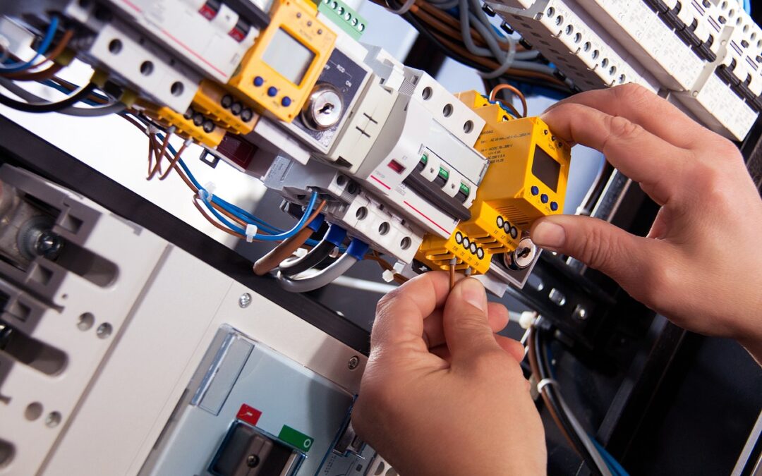 ROT-avdrag för att anlita elektriker – så funkar det